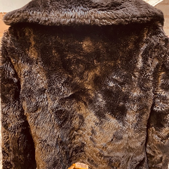 Ladies like new black faux fur with pockets inside and out - Picture 14 of 15